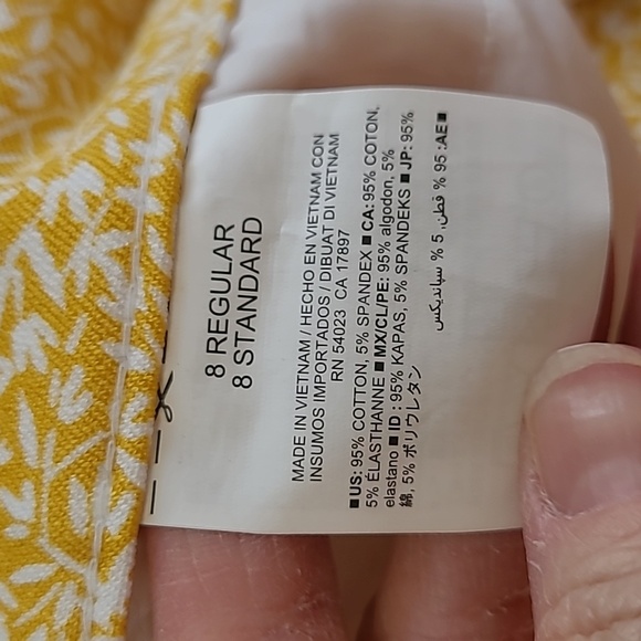 Old Navy Pixie Yellow & White Floral Ankle Pants size 8 - Picture 4 of 8